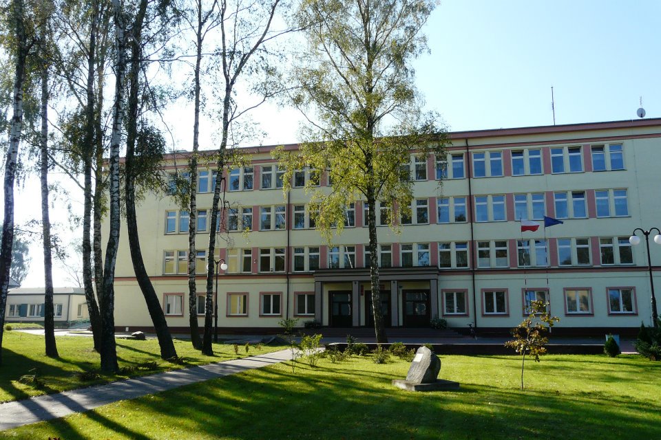 Budynek i otoczenie szkoły